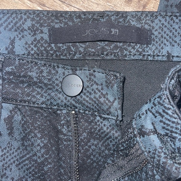 Joe’s high rise skinny jeans - Picture 4 of 4